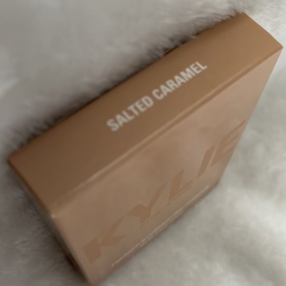 BNIB 💯% Authentic Kylie by Kylie Jenner Pressed Illuminating Powder - Picture 8 of 8